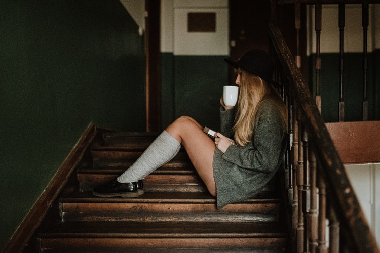 jesenné fotografické nápady pre instagram - dievča v golfových ponožkách