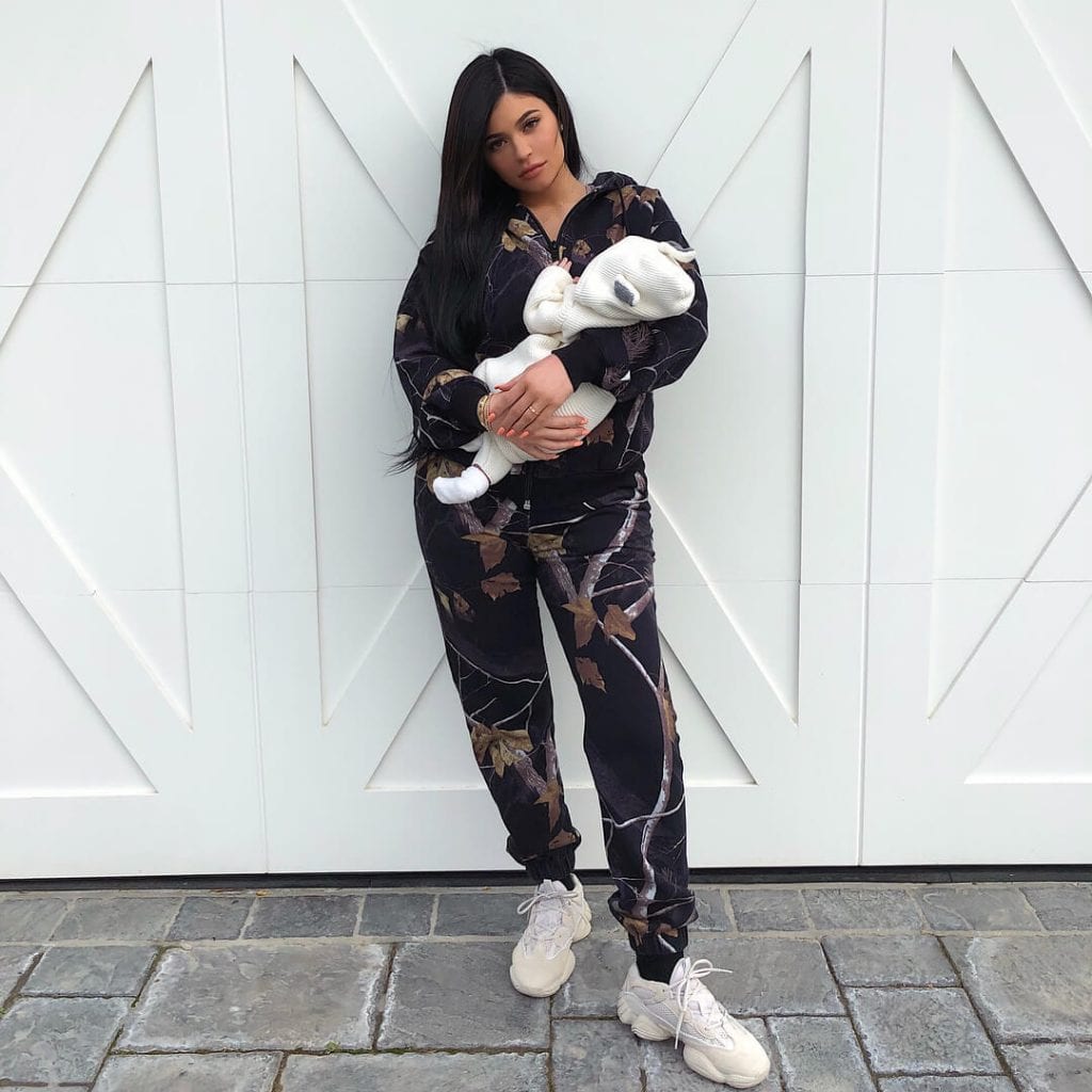 Kylie Jennerová s dcérou, ktorá obrátila Instagram mesiac